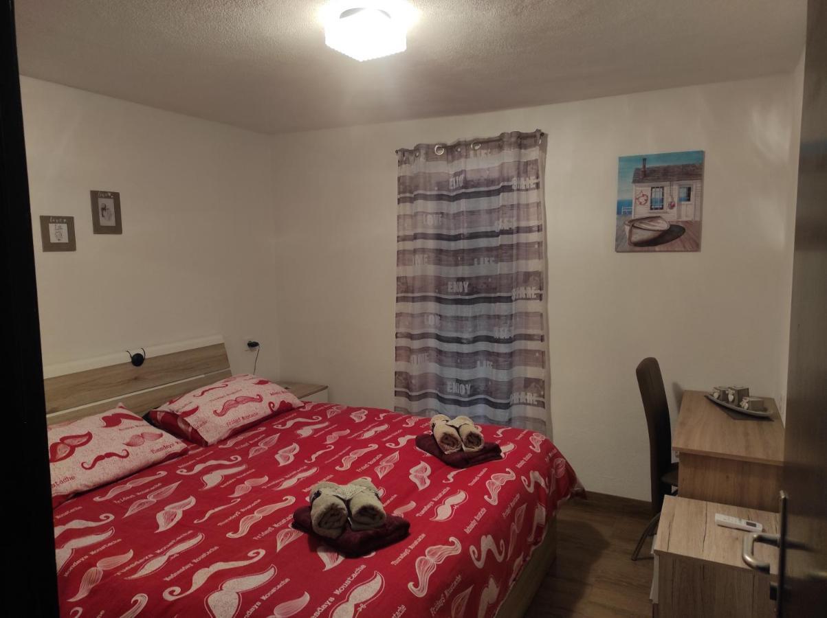 Obiteljska Kuca Za Odmor Futura Villa Milna  Buitenkant foto