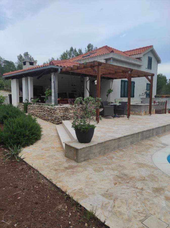 Obiteljska Kuca Za Odmor Futura Villa Milna  Buitenkant foto