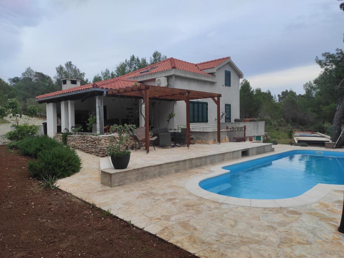 Obiteljska Kuca Za Odmor Futura Villa Milna  Buitenkant foto