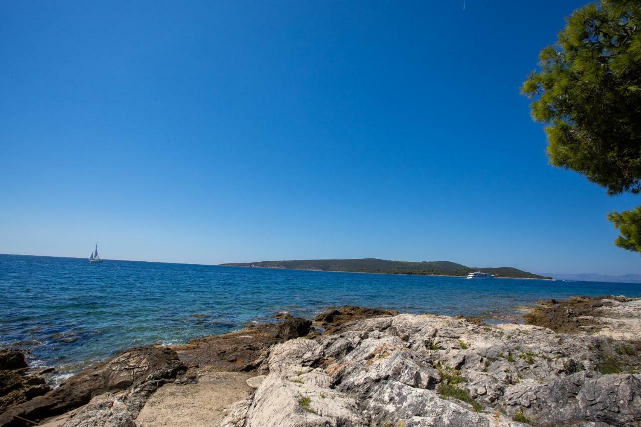 Obiteljska Kuca Za Odmor Futura Villa Milna  Buitenkant foto