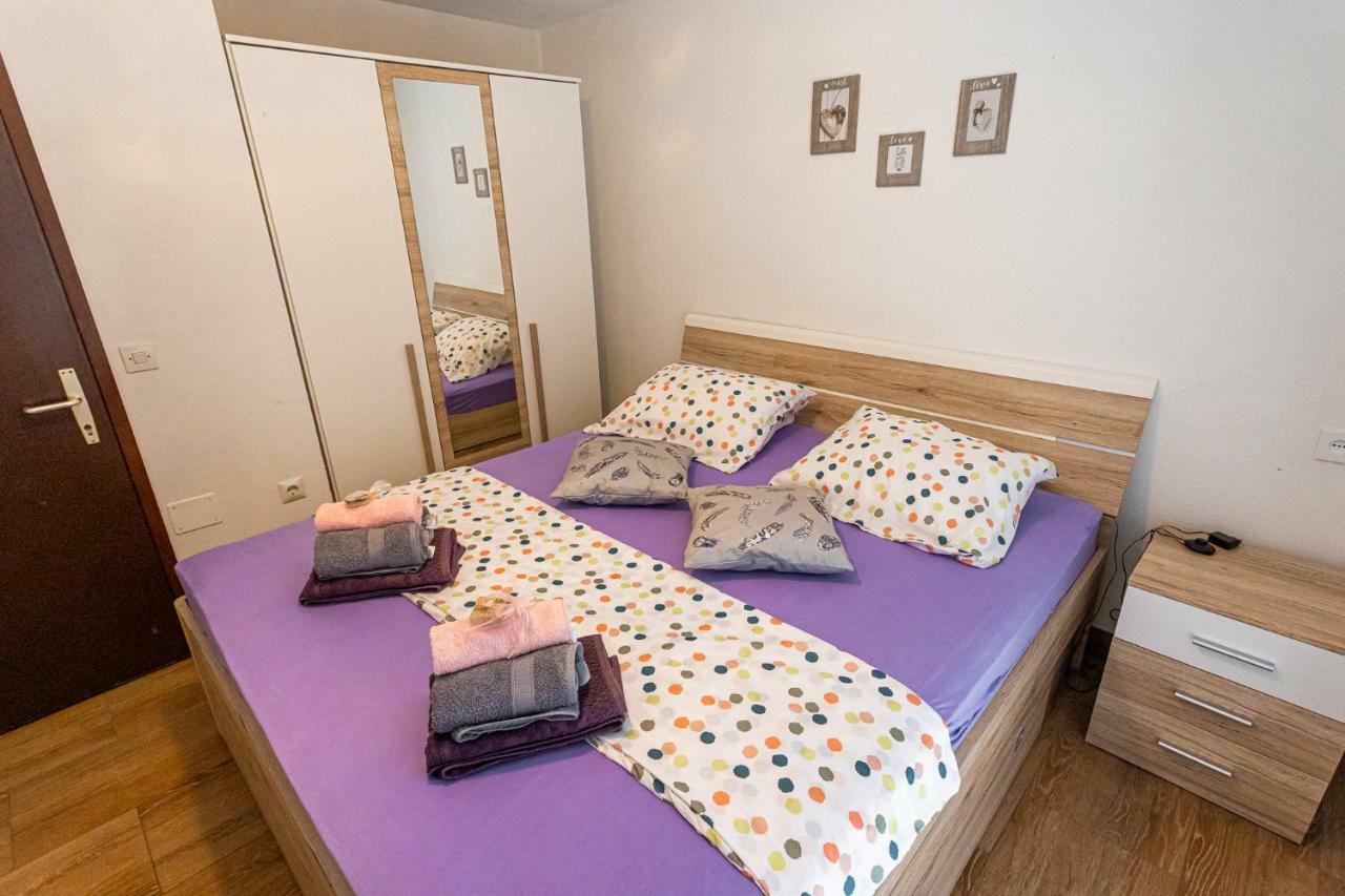 Obiteljska Kuca Za Odmor Futura Villa Milna  Buitenkant foto
