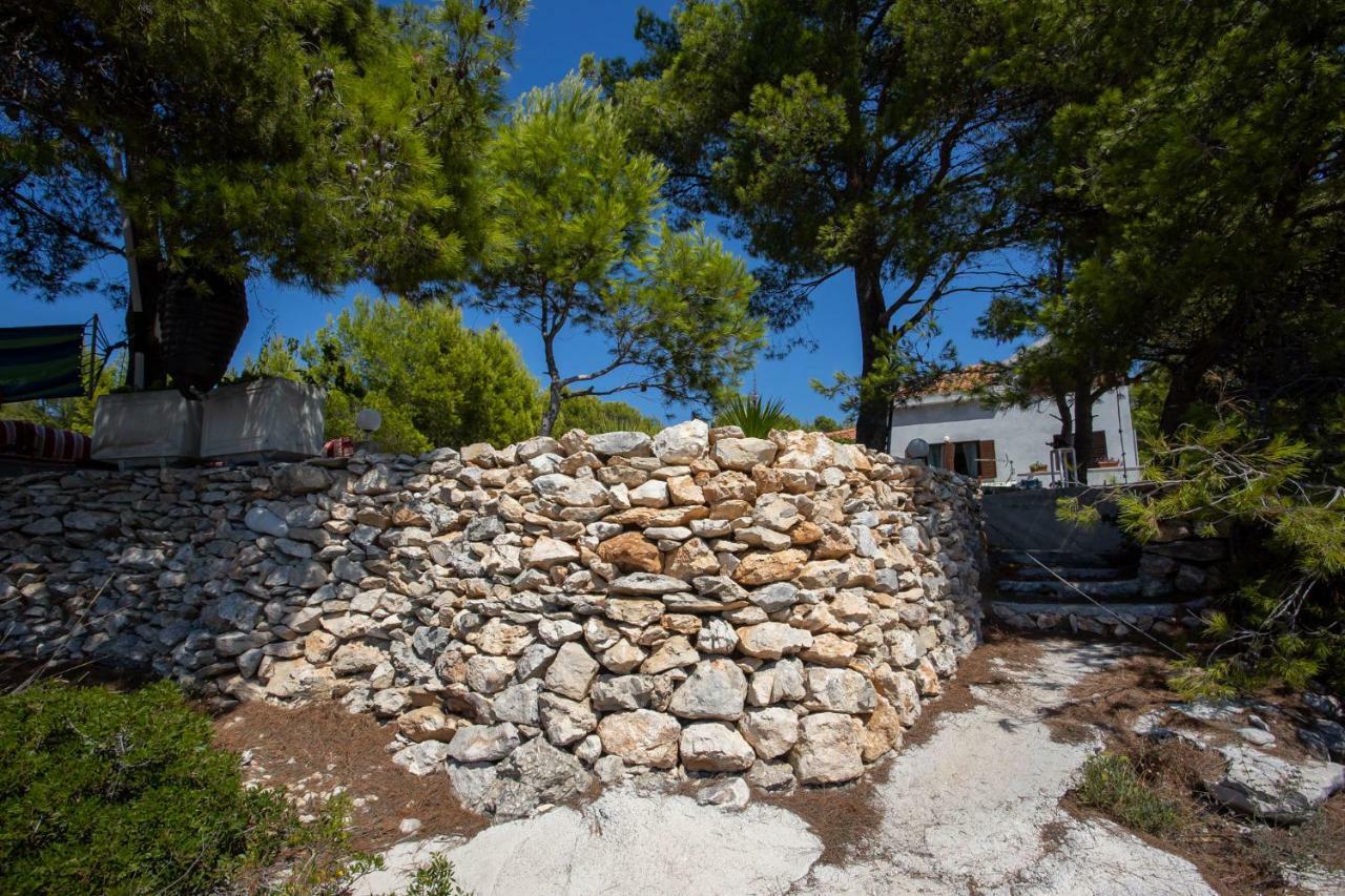 Obiteljska Kuca Za Odmor Futura Villa Milna  Buitenkant foto